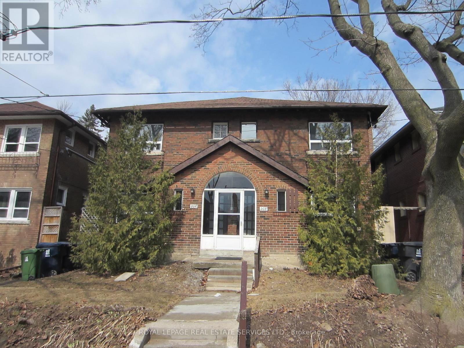 Main Floor - 208 MILLWOOD ROAD Image 1