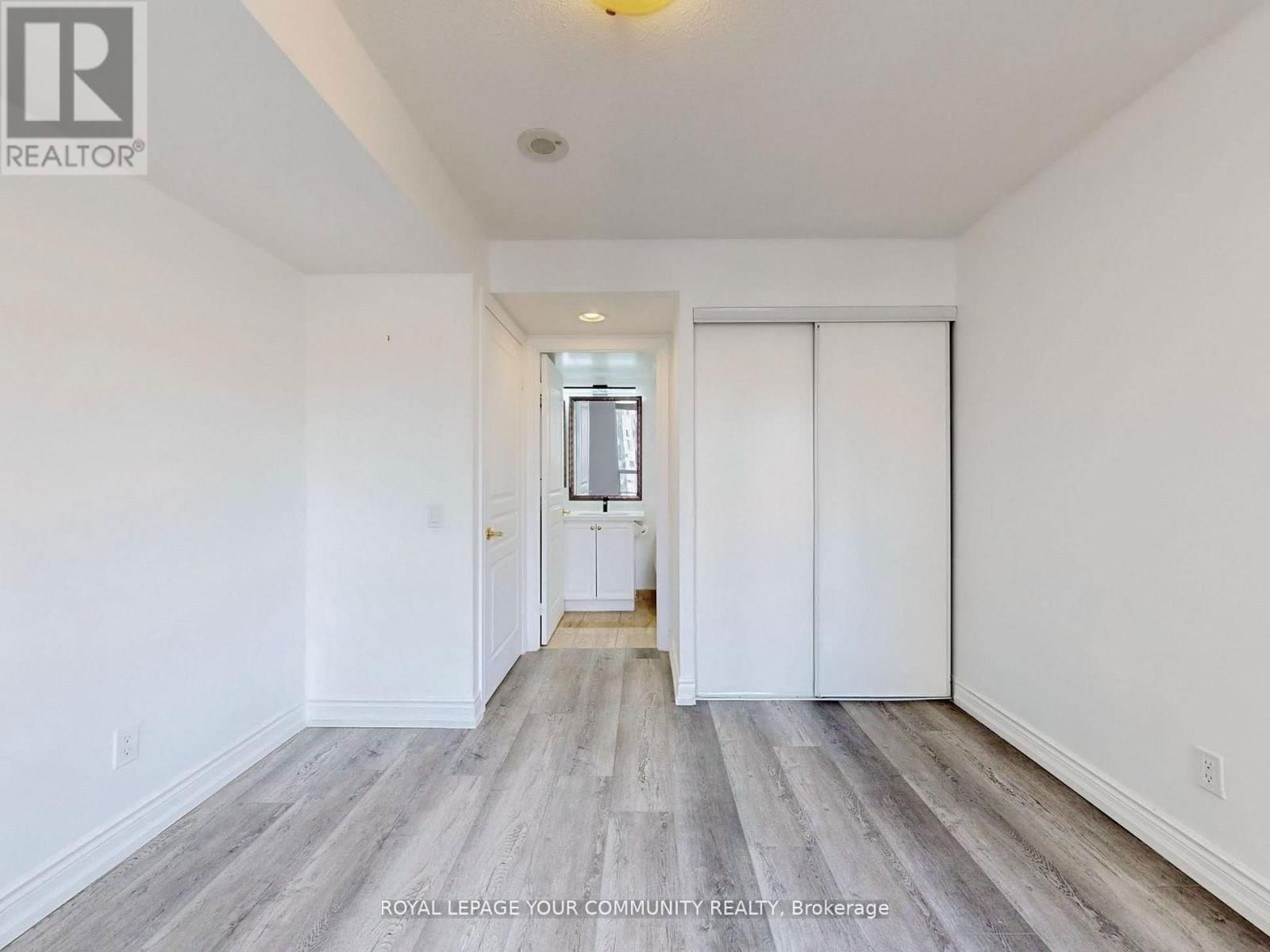 929 - 15 NORTHTOWN WAY Image 24
