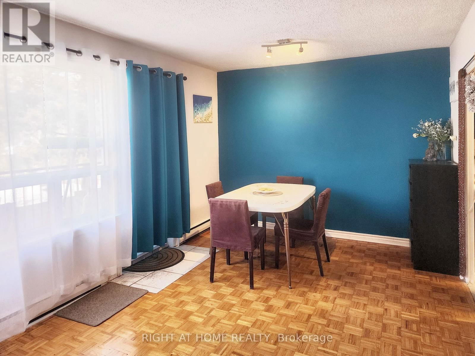 210 - 5877 BATHURST STREET Image 3