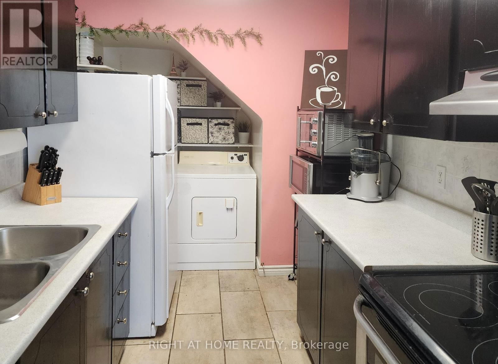 210 - 5877 BATHURST STREET Image 4