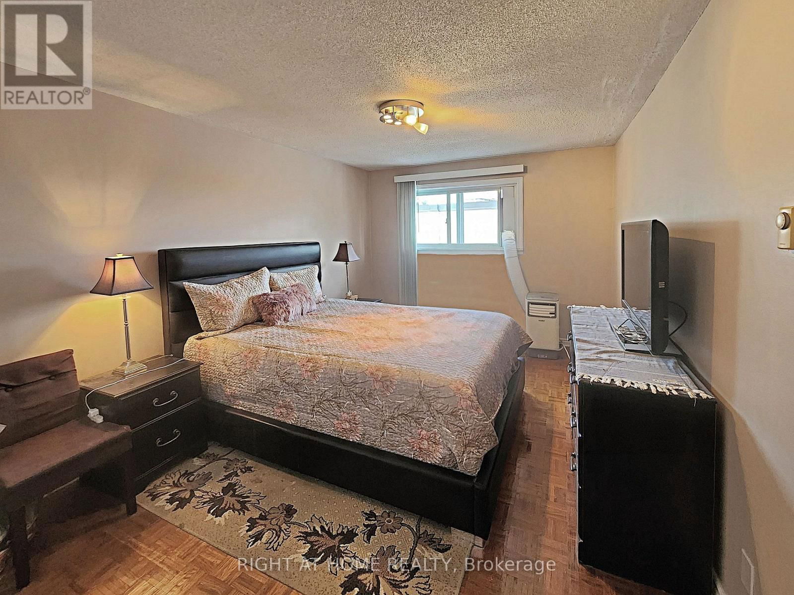 210 - 5877 BATHURST STREET Image 5