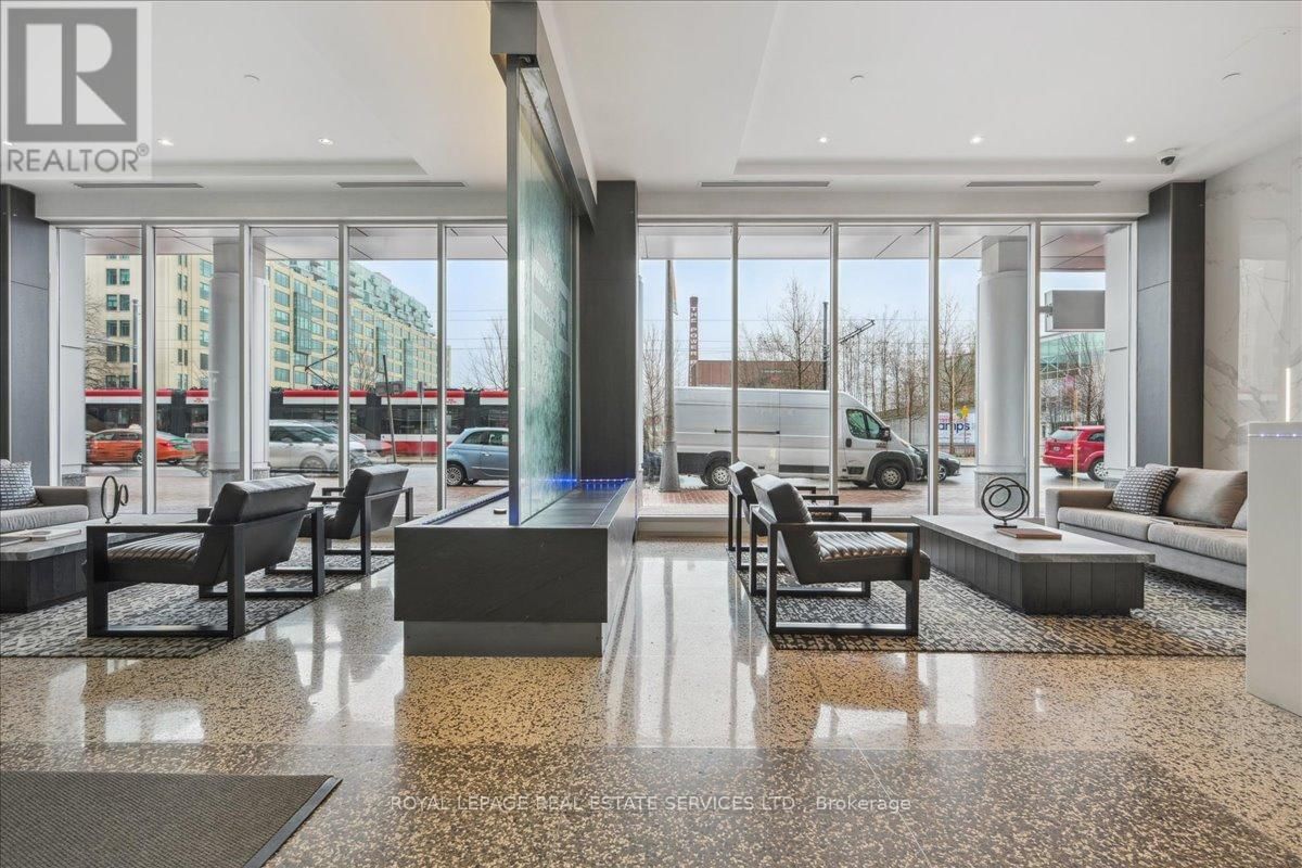 1007 - 218 QUEENS QUAY WEST Image 10