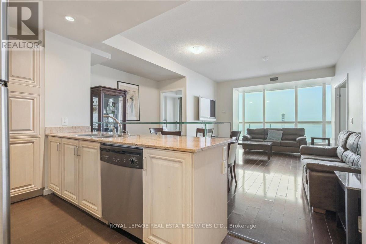 1007 - 218 QUEENS QUAY WEST Image 16
