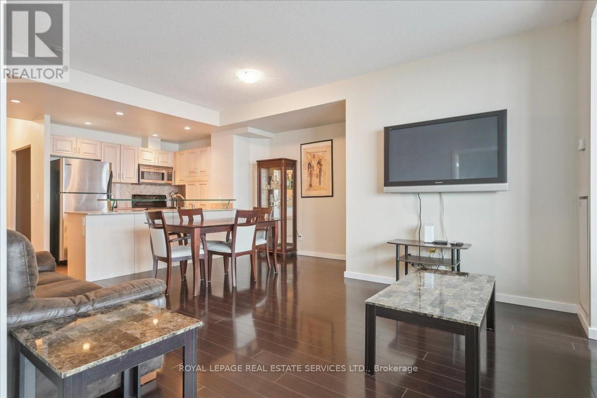 1007 - 218 QUEENS QUAY WEST Image 30