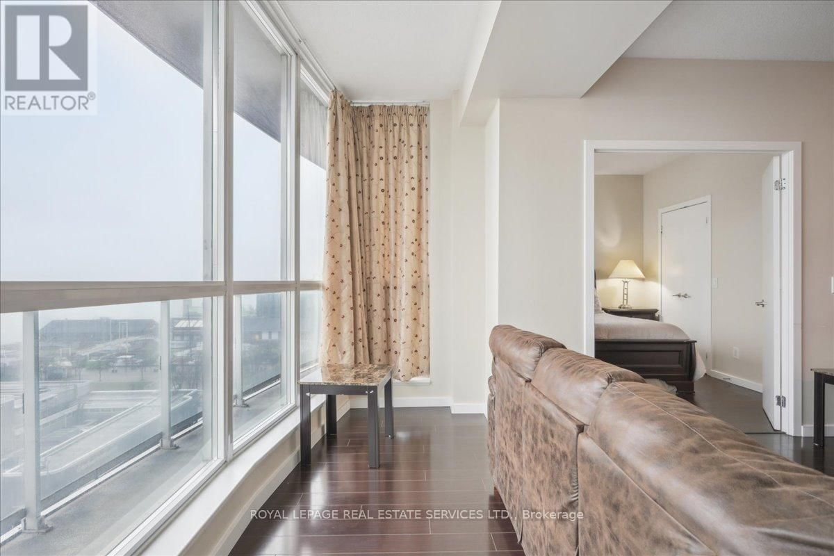 1007 - 218 QUEENS QUAY WEST Image 31