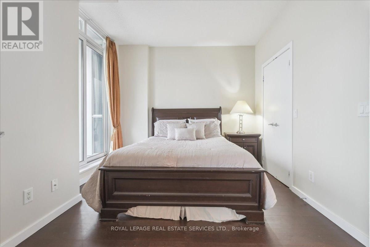 1007 - 218 QUEENS QUAY WEST Image 33