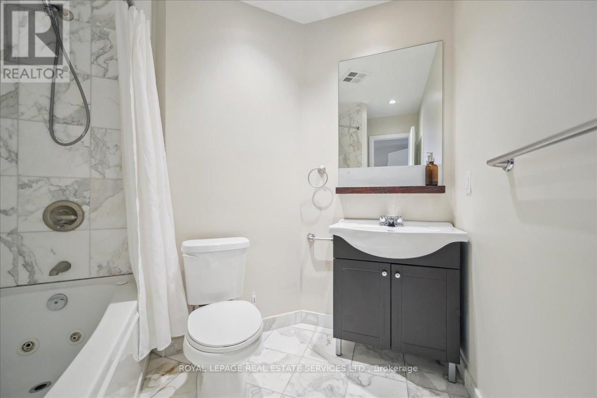 1007 - 218 QUEENS QUAY WEST Image 35