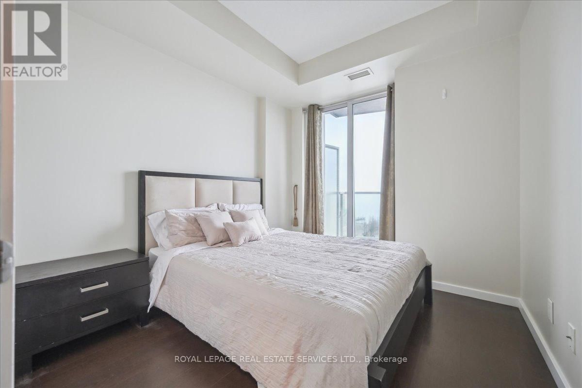 1007 - 218 QUEENS QUAY WEST Image 36