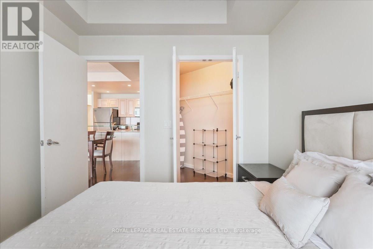 1007 - 218 QUEENS QUAY WEST Image 37