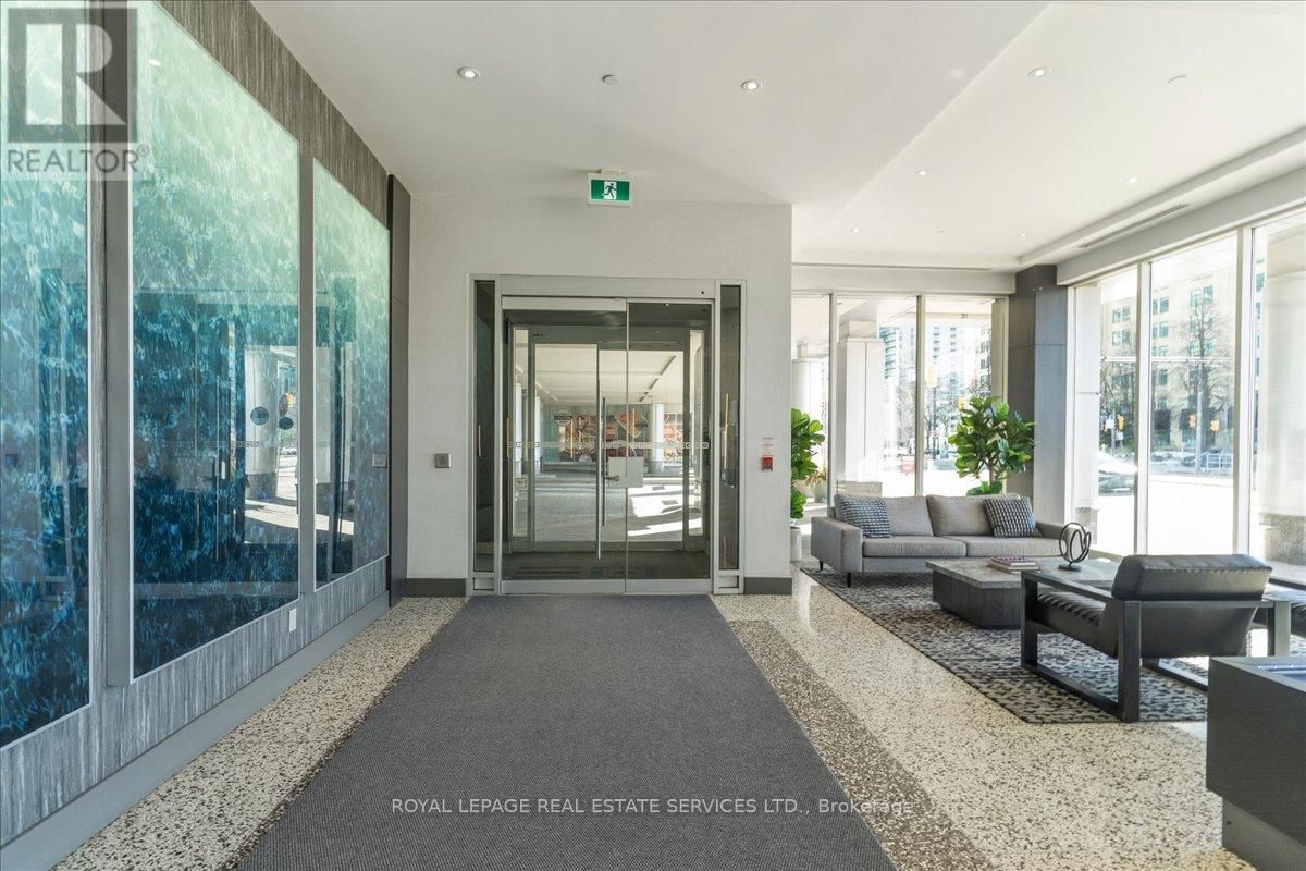 1007 - 218 QUEENS QUAY WEST Image 7
