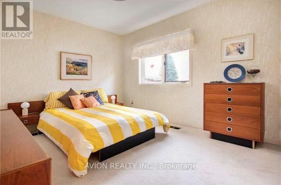 215 DUNVIEW AVENUE Image 11
