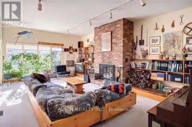 215 DUNVIEW AVENUE Image 2