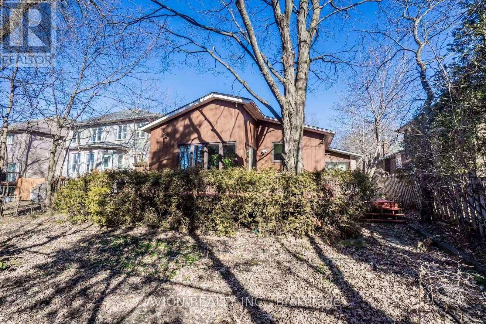 215 DUNVIEW AVENUE Image 22