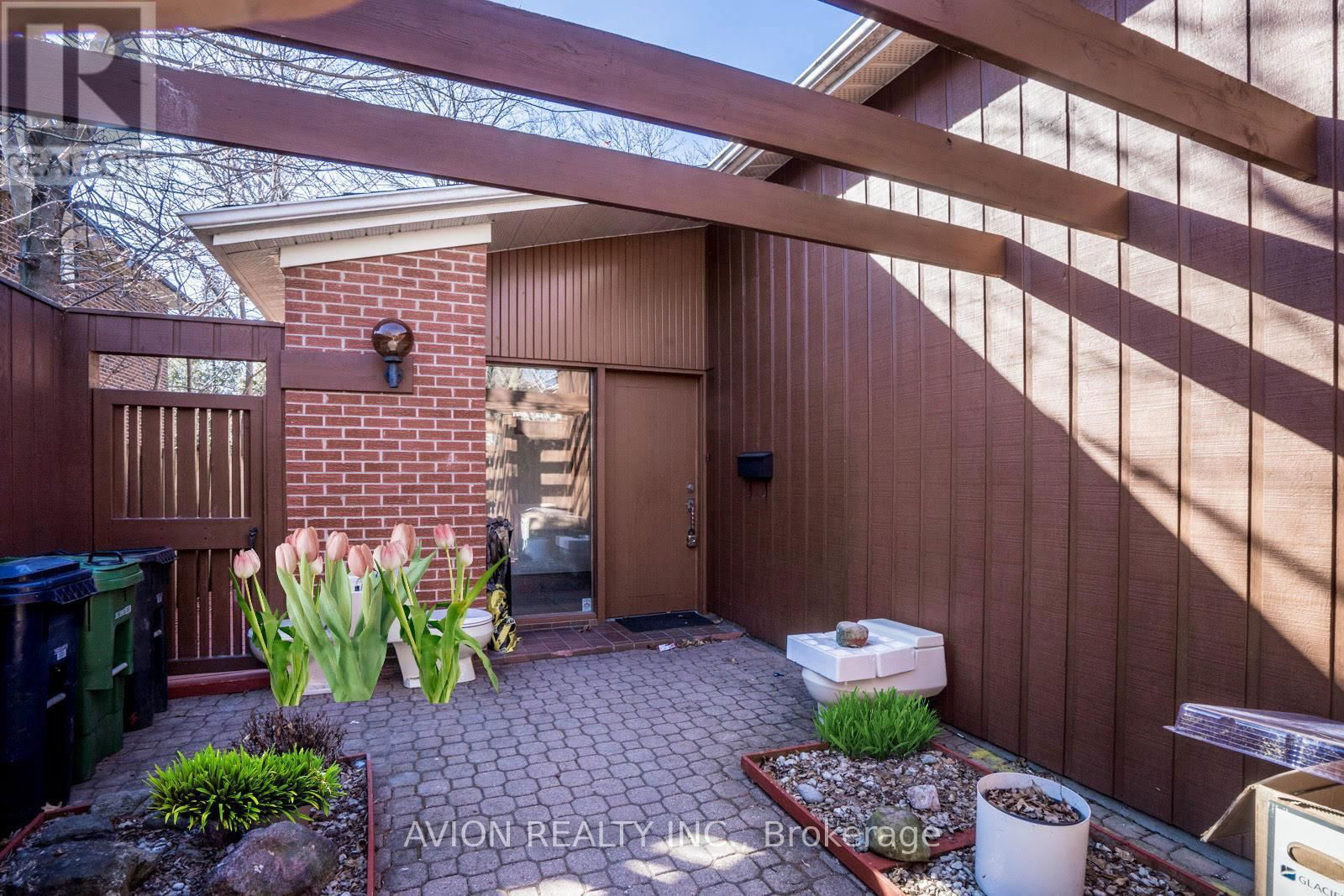 215 DUNVIEW AVENUE Image 24