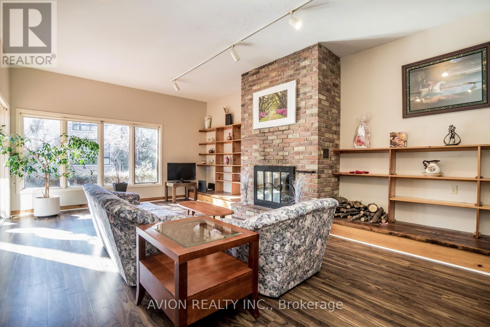 215 DUNVIEW AVENUE Image 5