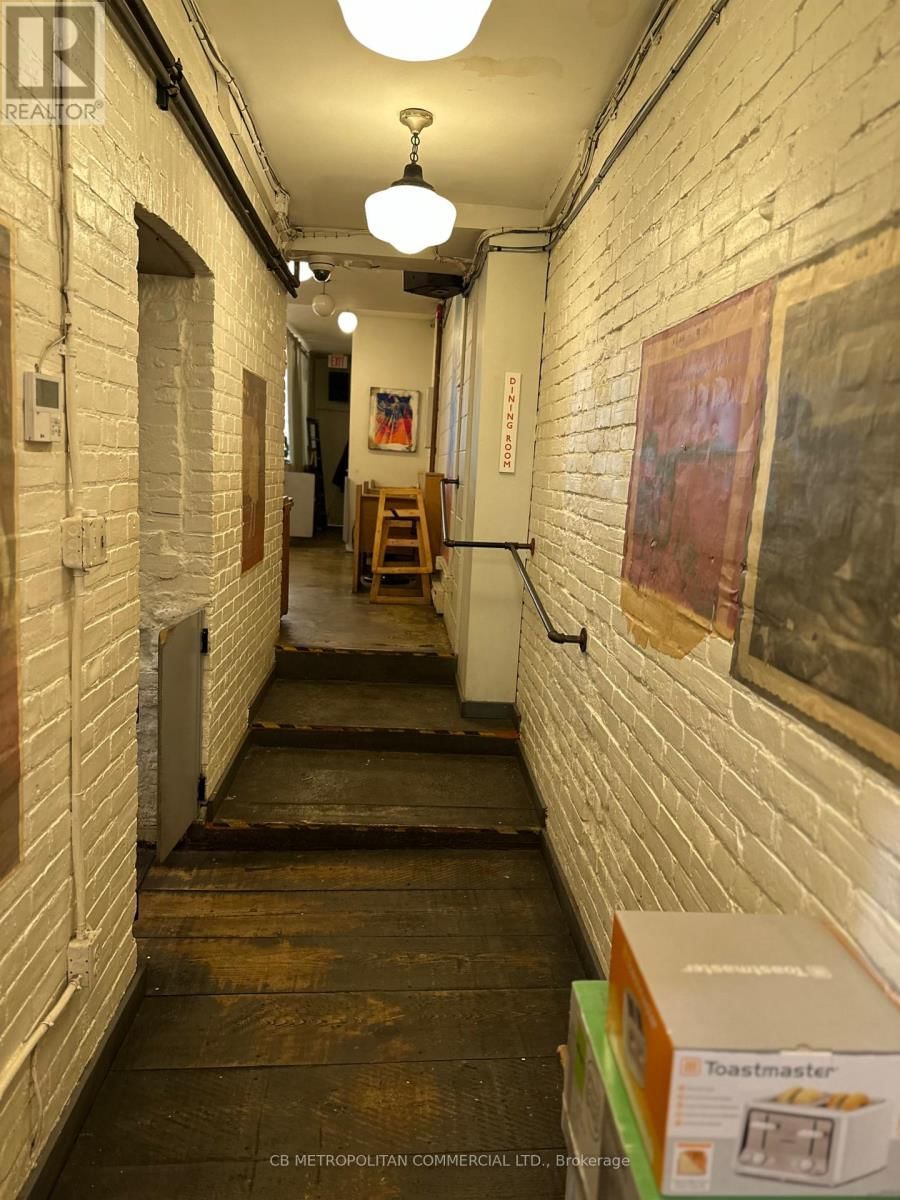 1024 QUEEN STREET WEST Image 4