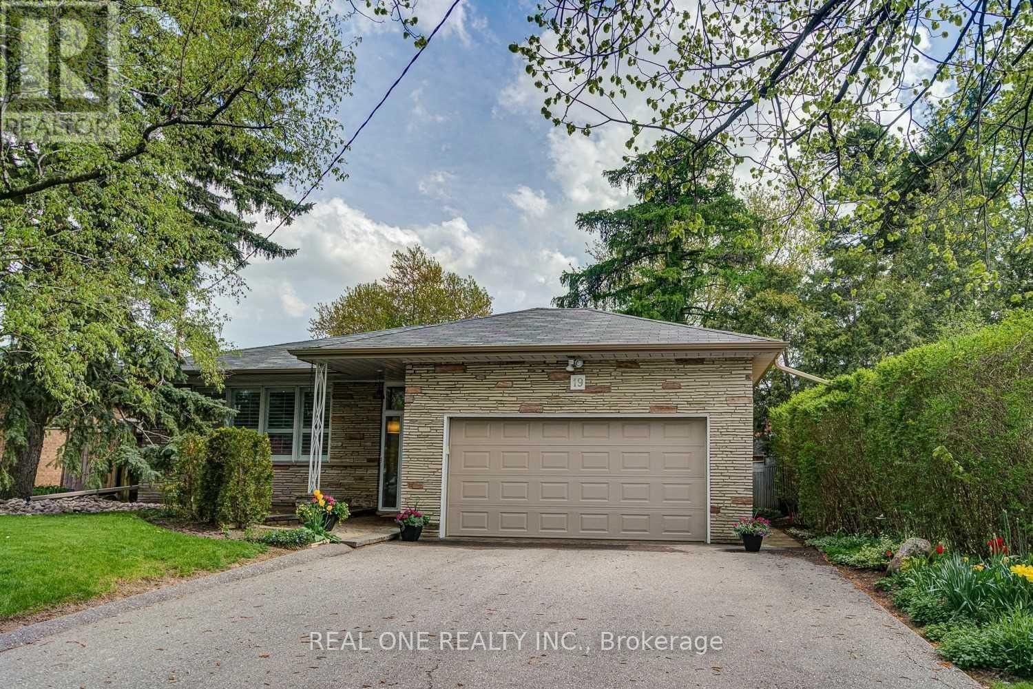 19 VERSEND DRIVE Image 1