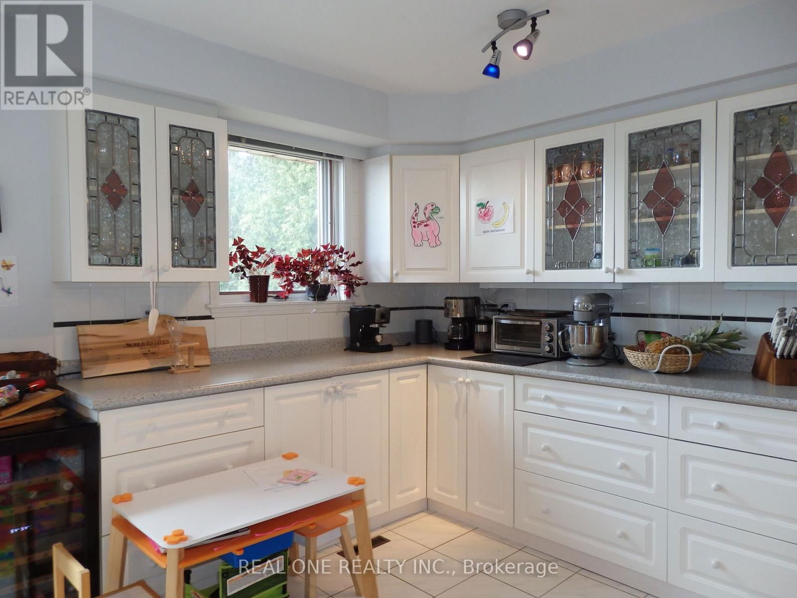 19 VERSEND DRIVE Image 14