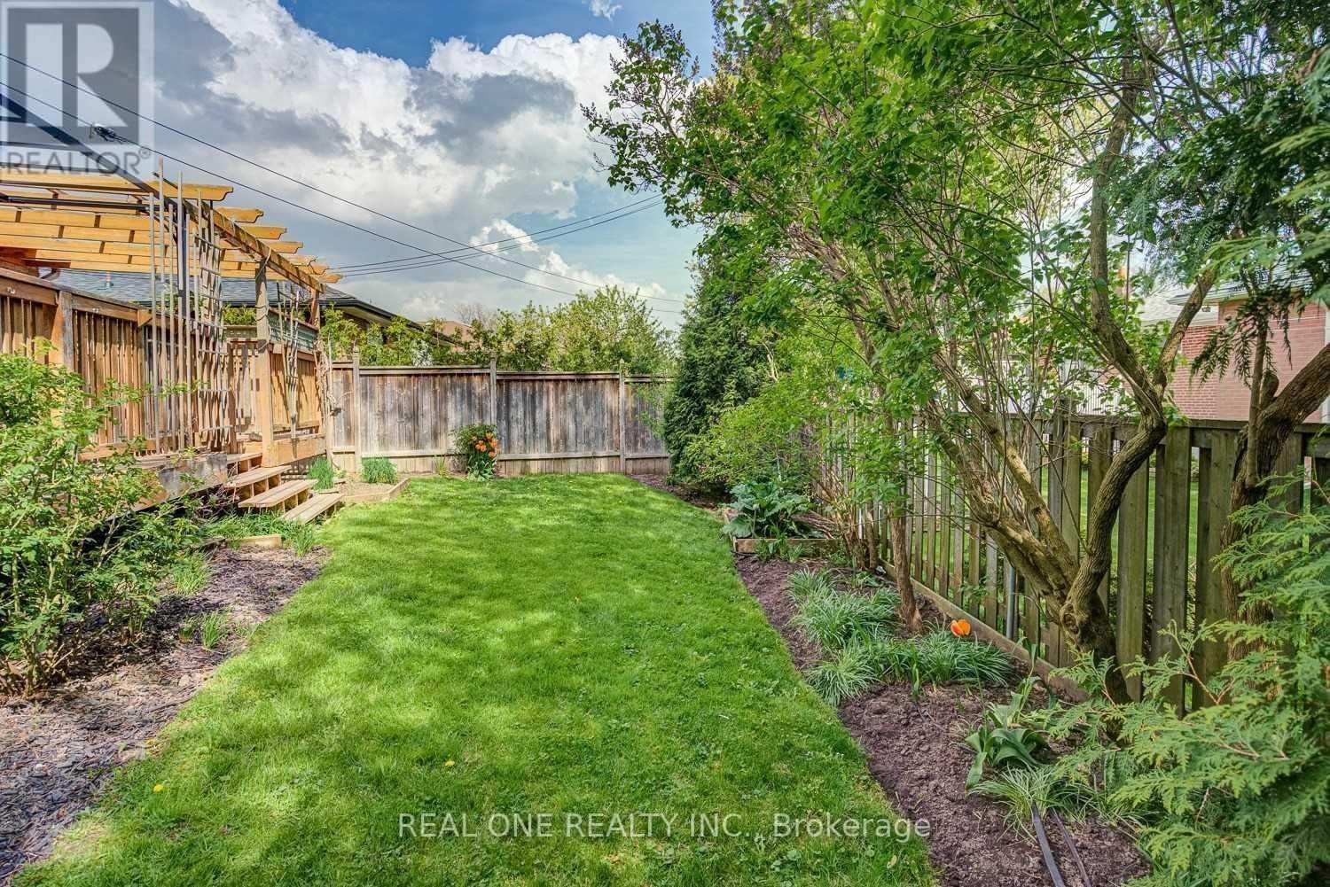 19 VERSEND DRIVE Image 16