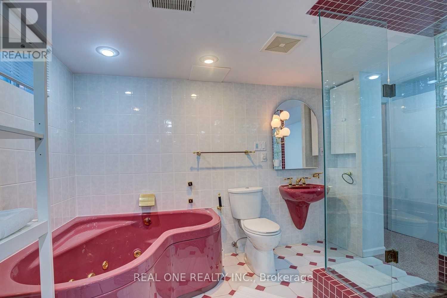 19 VERSEND DRIVE Image 22