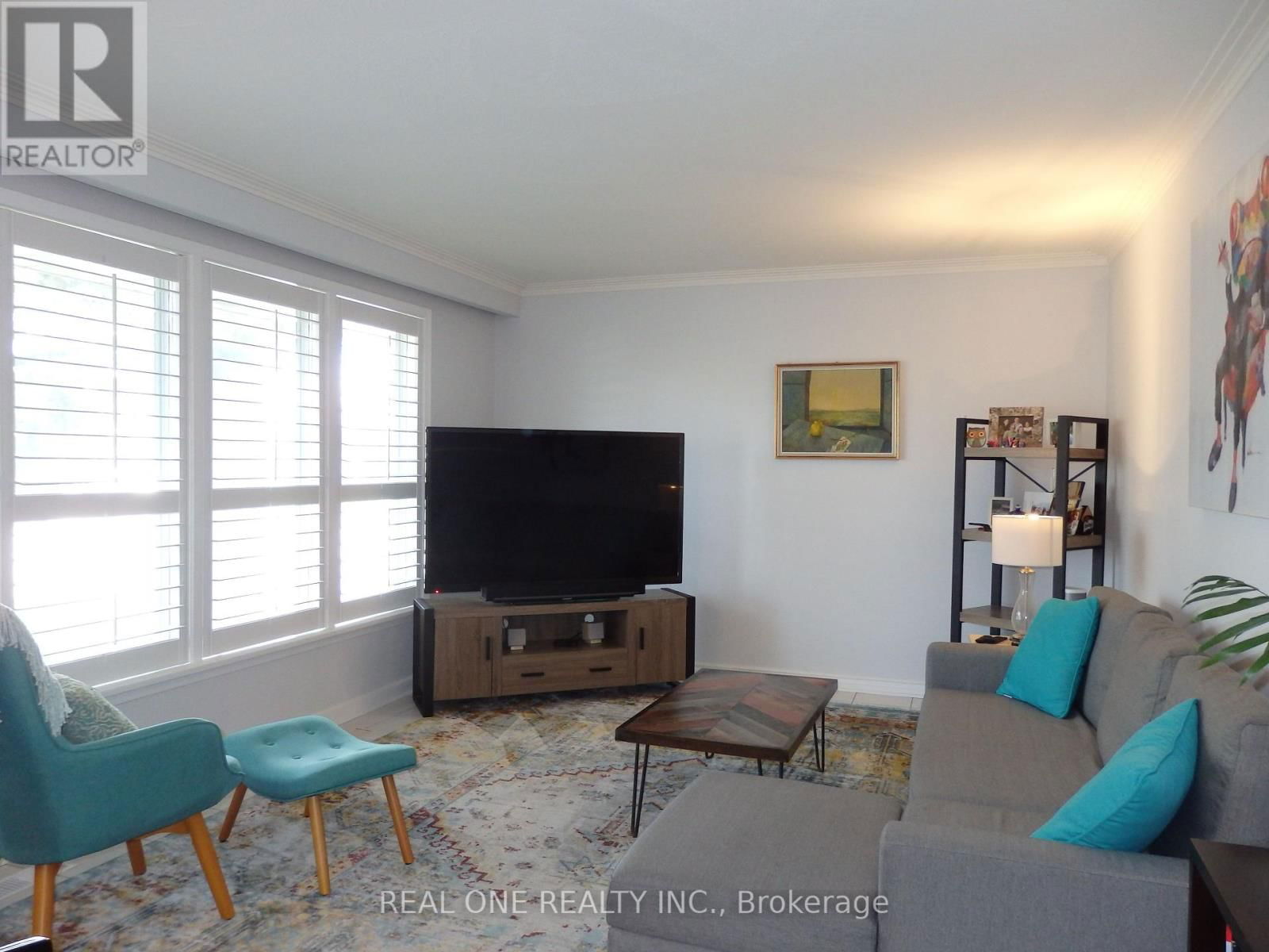 19 VERSEND DRIVE Image 5