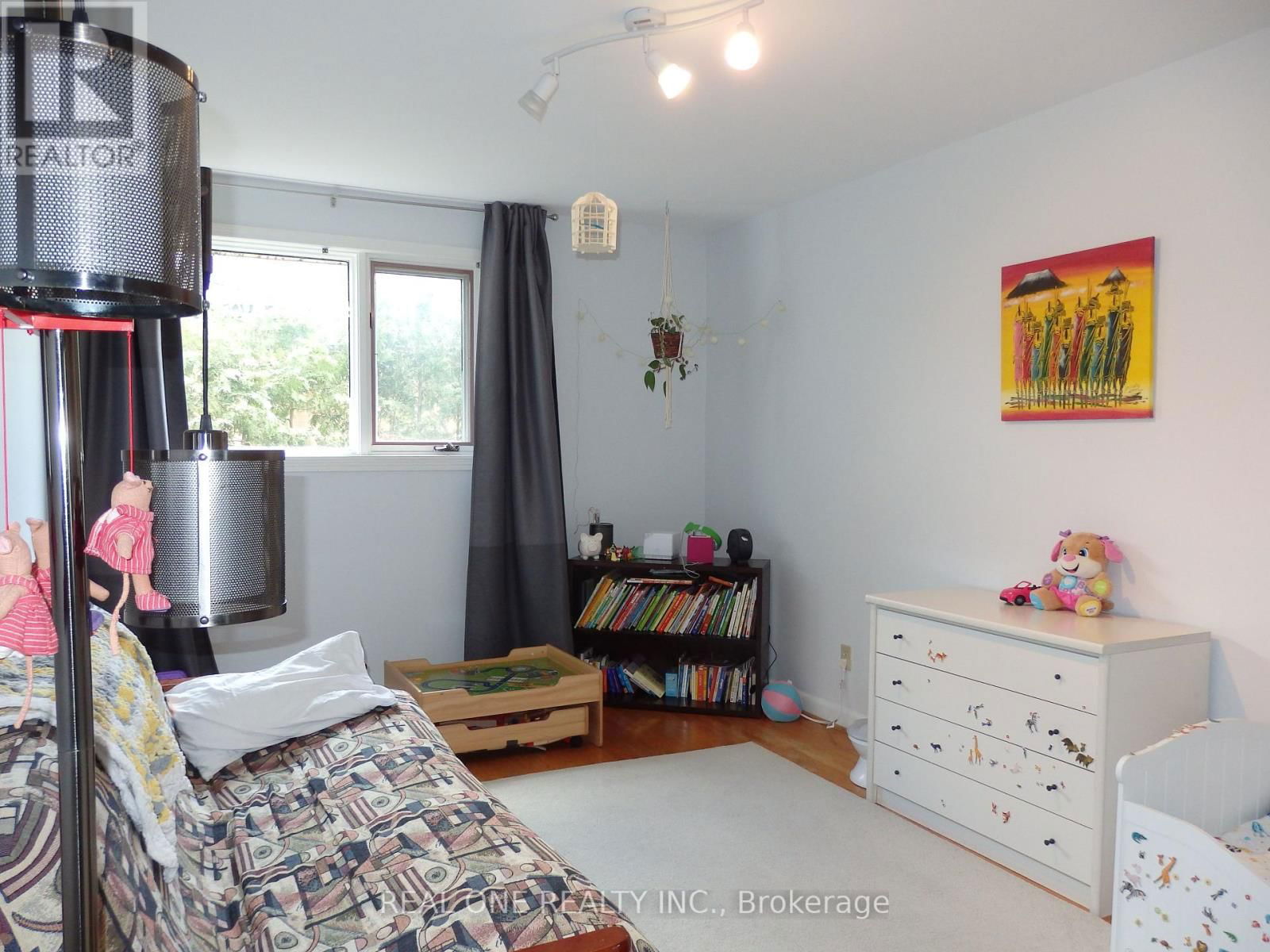 19 VERSEND DRIVE Image 8
