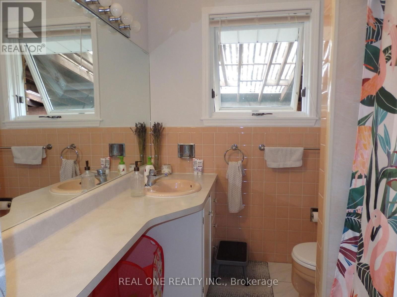 19 VERSEND DRIVE Image 9