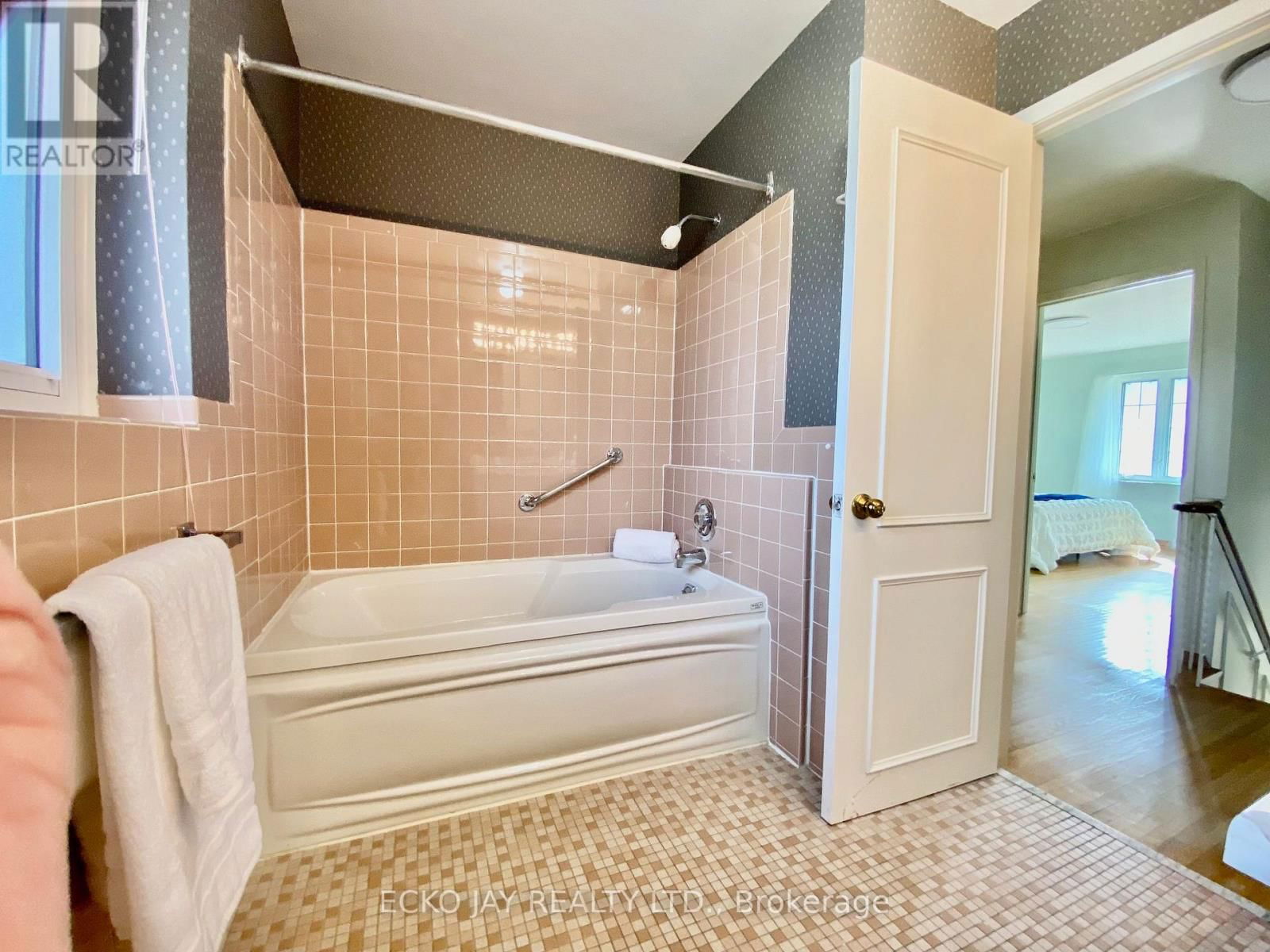 14 PARFIELD DRIVE Image 32