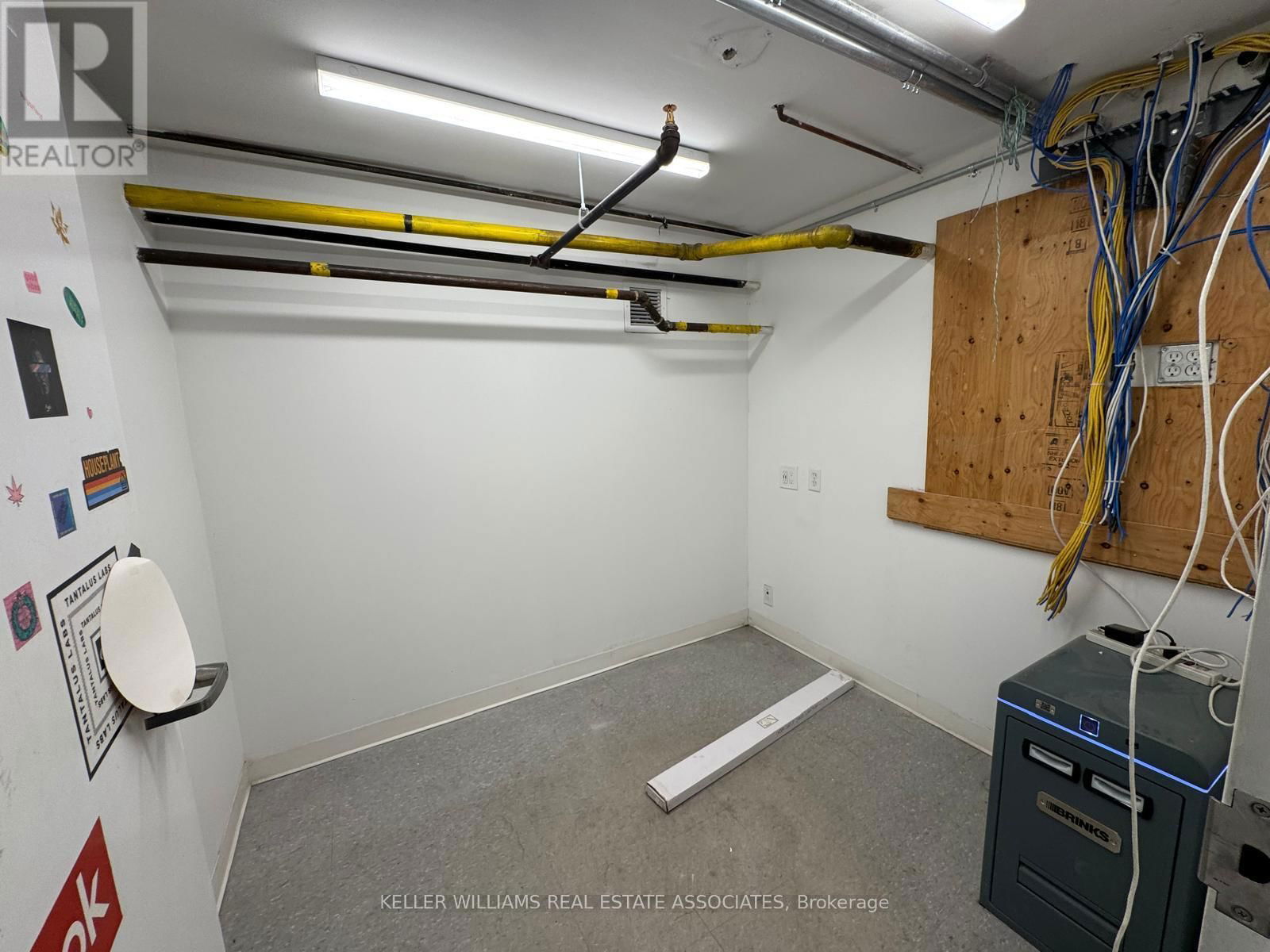 1180 QUEEN STREET WEST Image 11