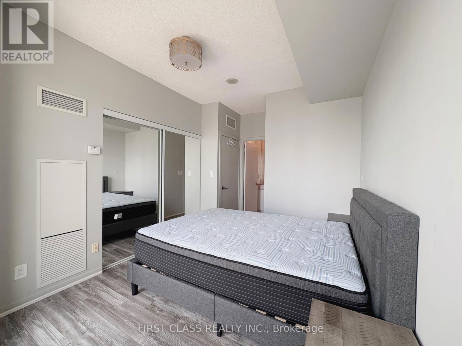3610 - 65 BREMNER BOULEVARD Image 11