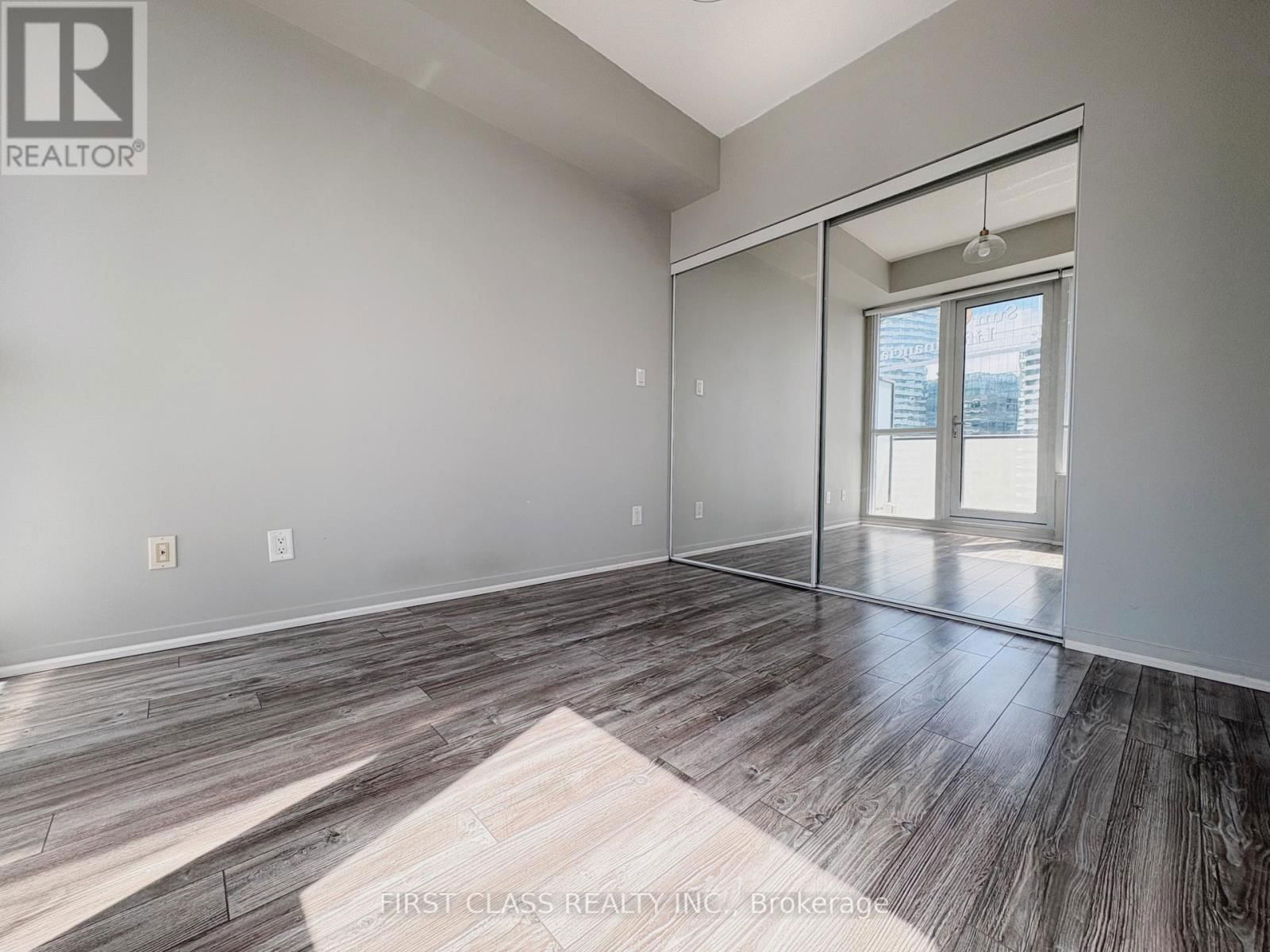 3610 - 65 BREMNER BOULEVARD Image 19