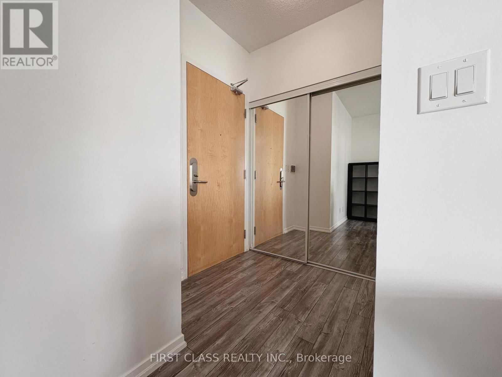 3610 - 65 BREMNER BOULEVARD Image 6