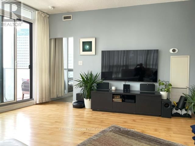 1208 - 65 BREMNER BOULEVARD Image 6