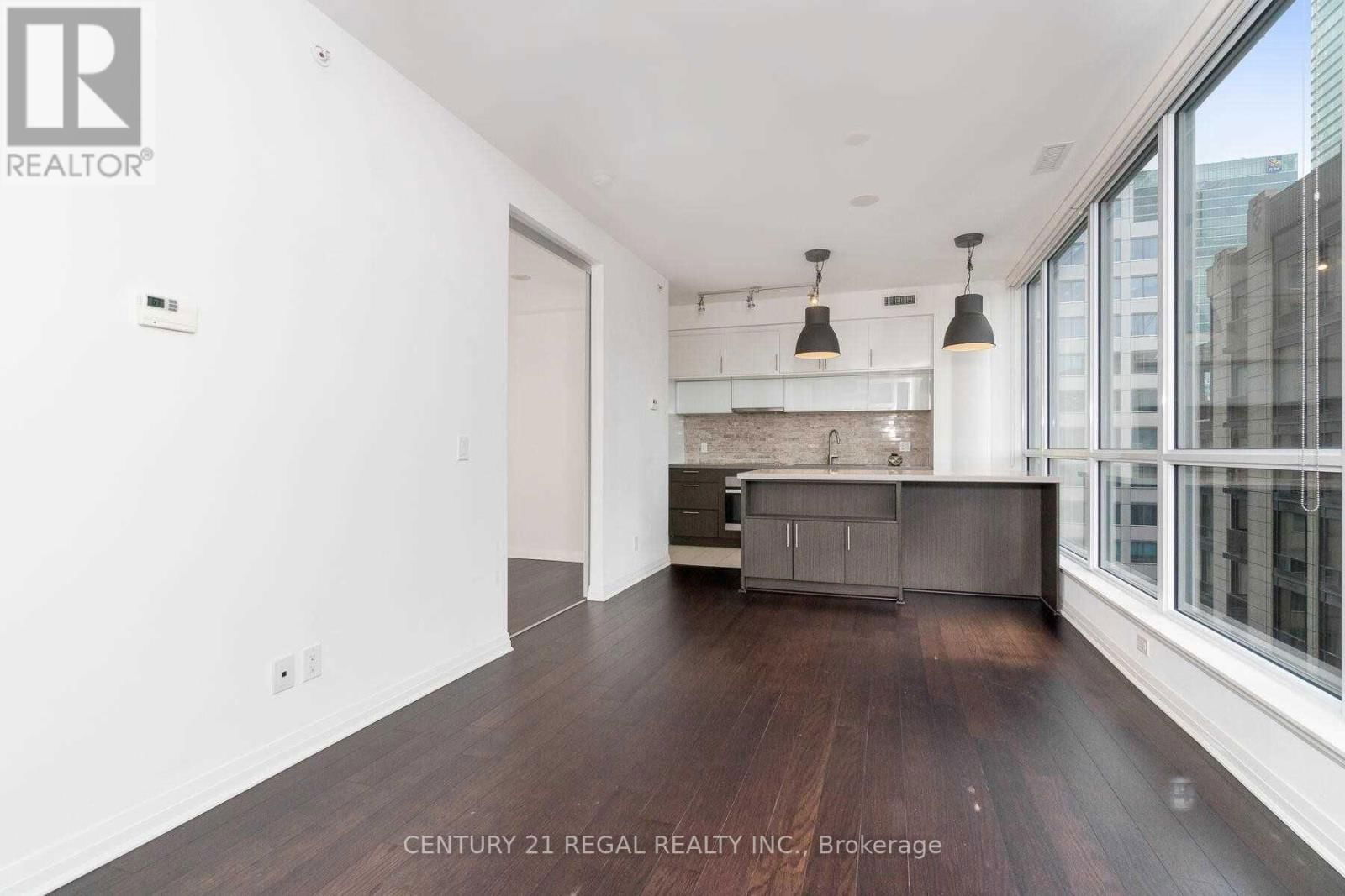 1708 - 8 MERCER STREET Image 4