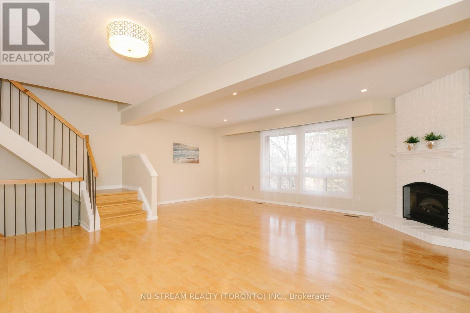 57 GYPSY ROSEWAY Image 6