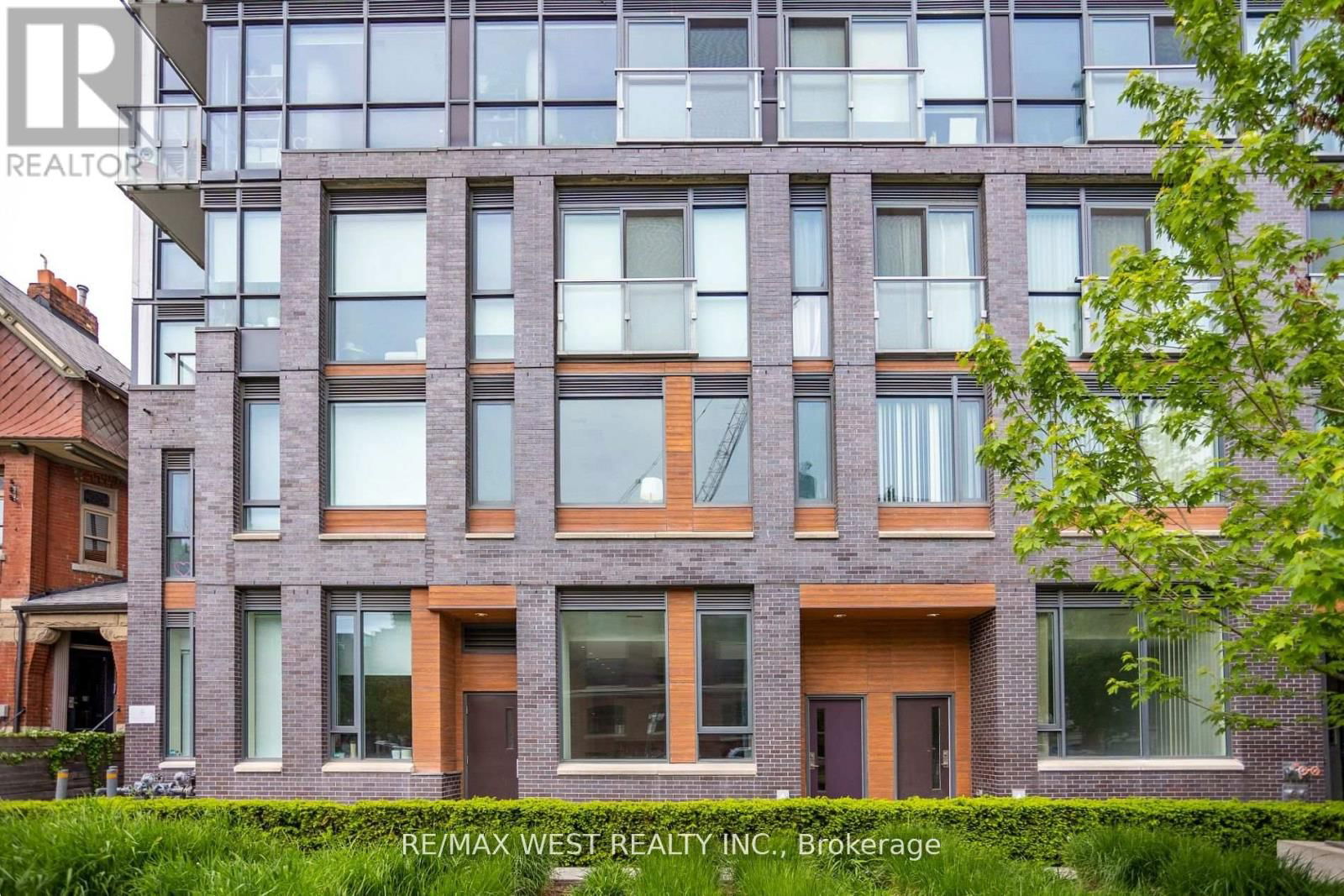 TH02 - 508 WELLINGTON STREET WEST Image 1