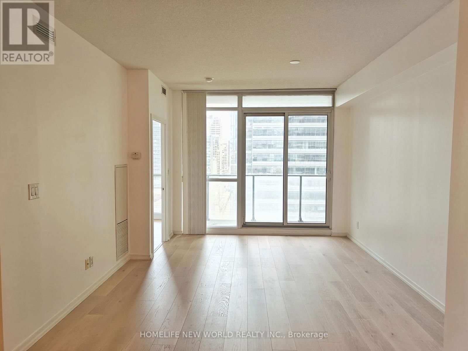 1302 - 55 BREMNER BOULEVARD Image 4