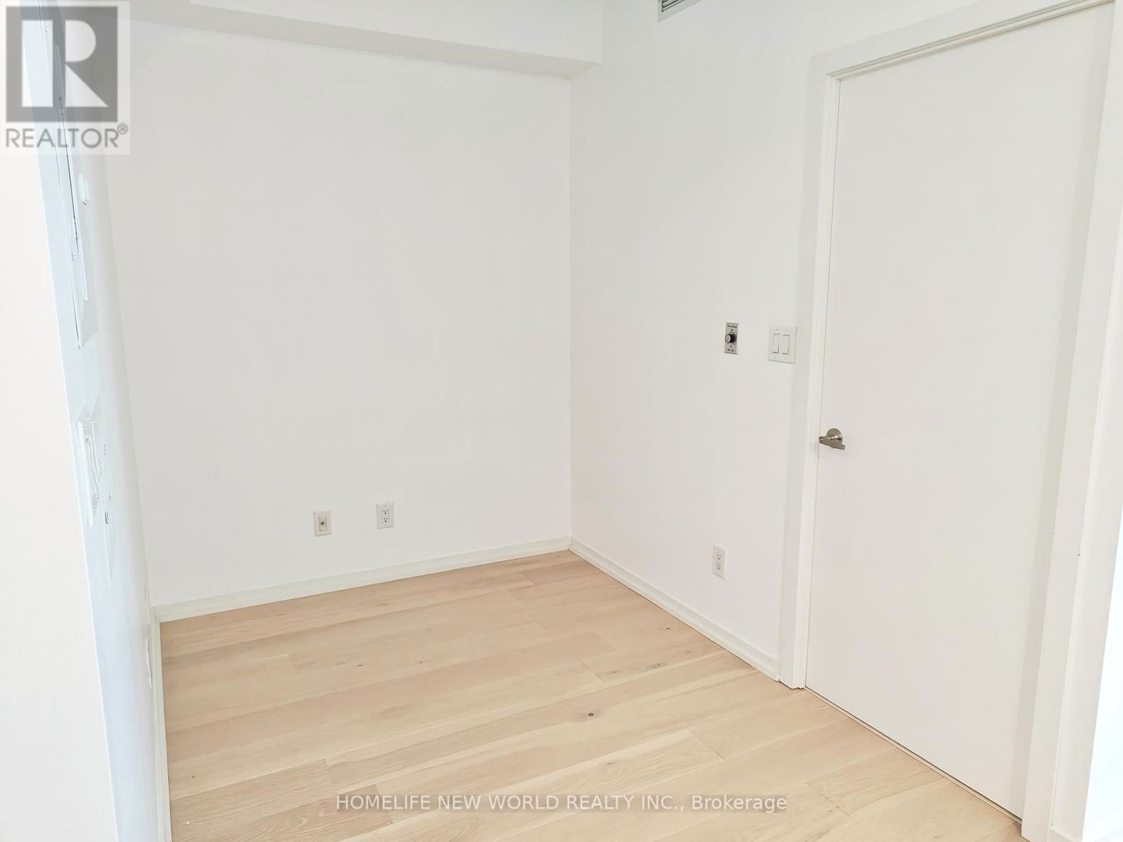1302 - 55 BREMNER BOULEVARD Image 6