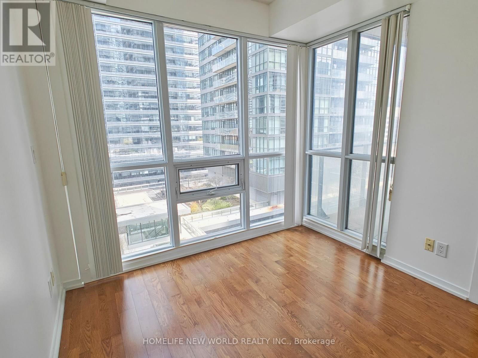 1302 - 55 BREMNER BOULEVARD Image 9