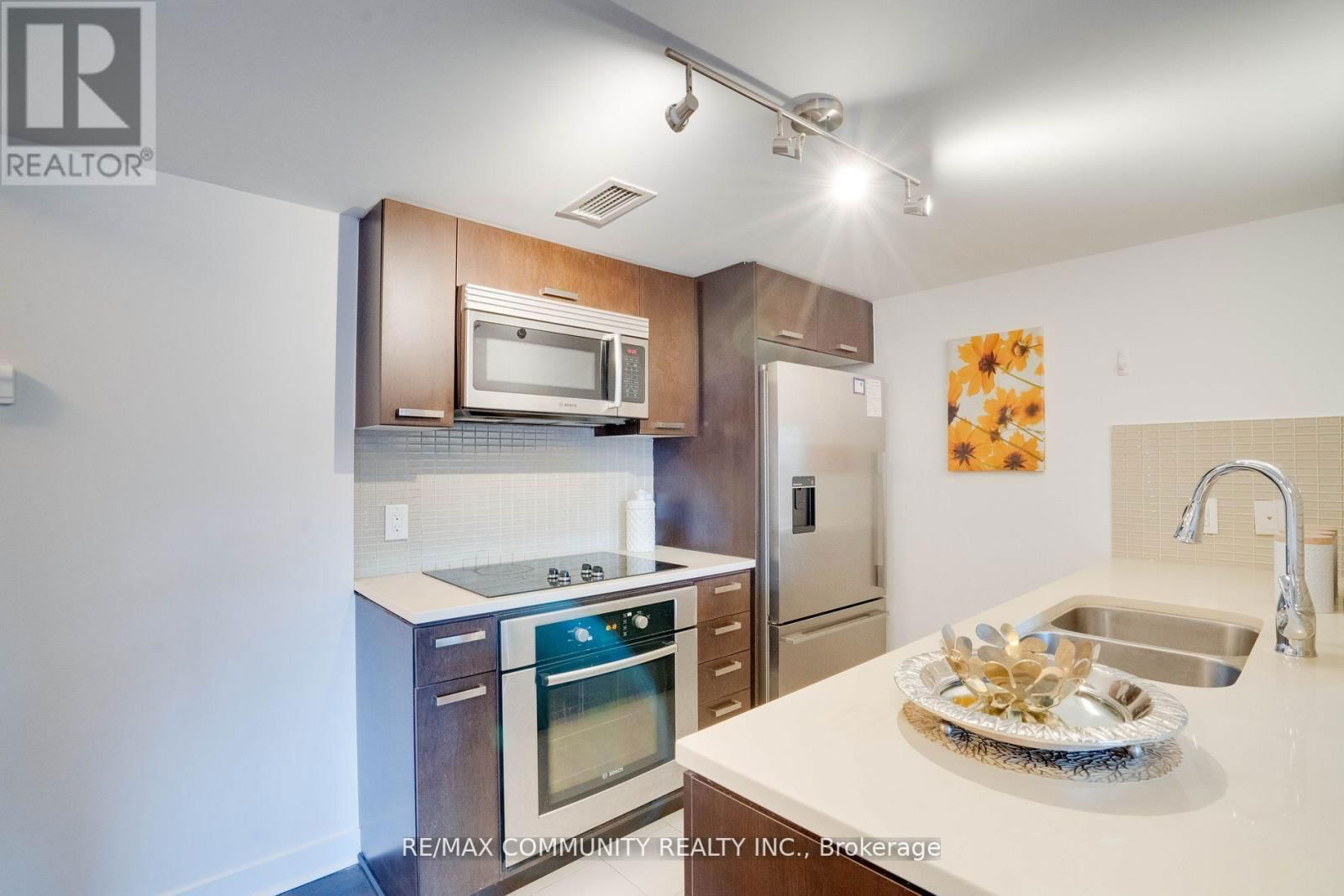824 - 295 ADELAIDE STREET WEST Image 13