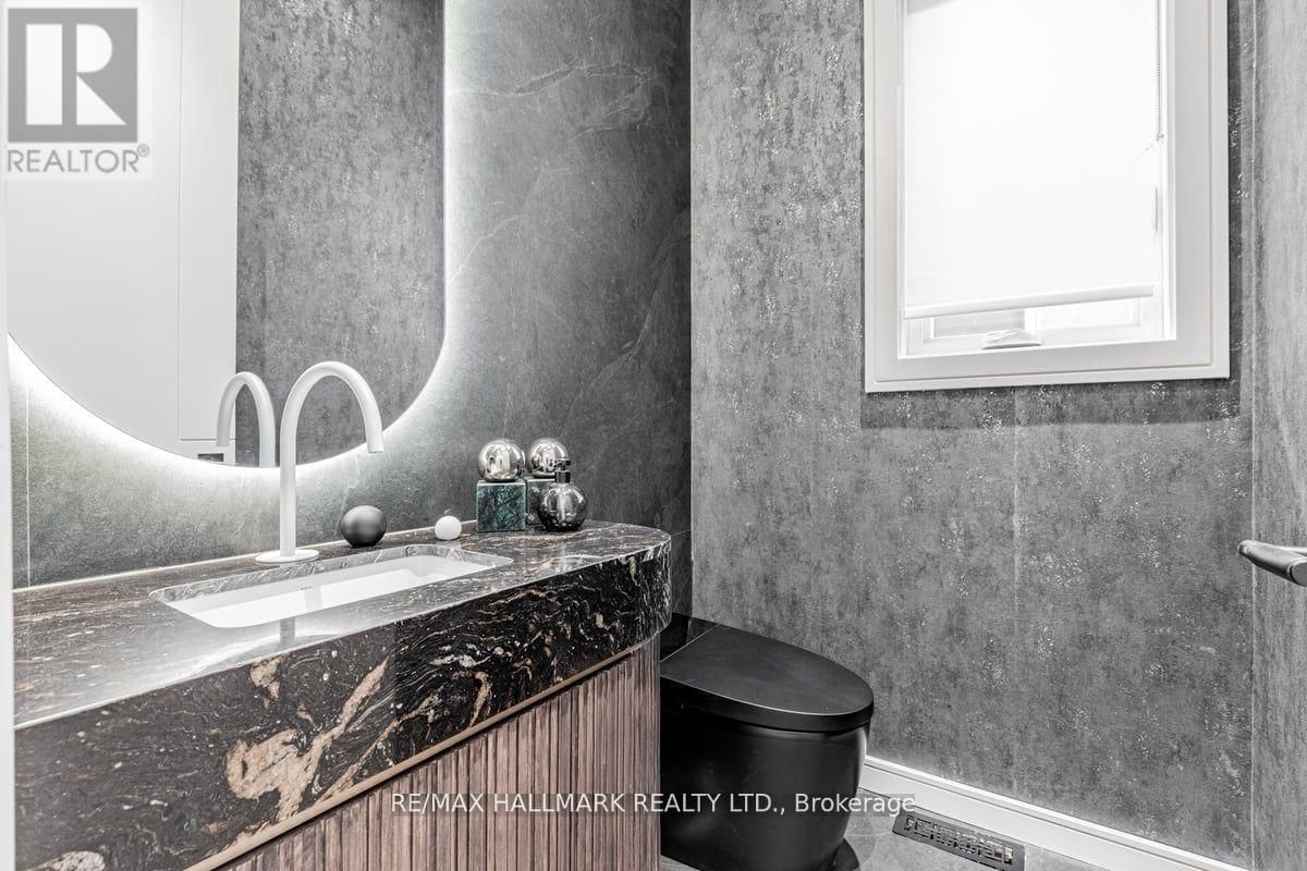 37 ROWLEY AVENUE Image 18