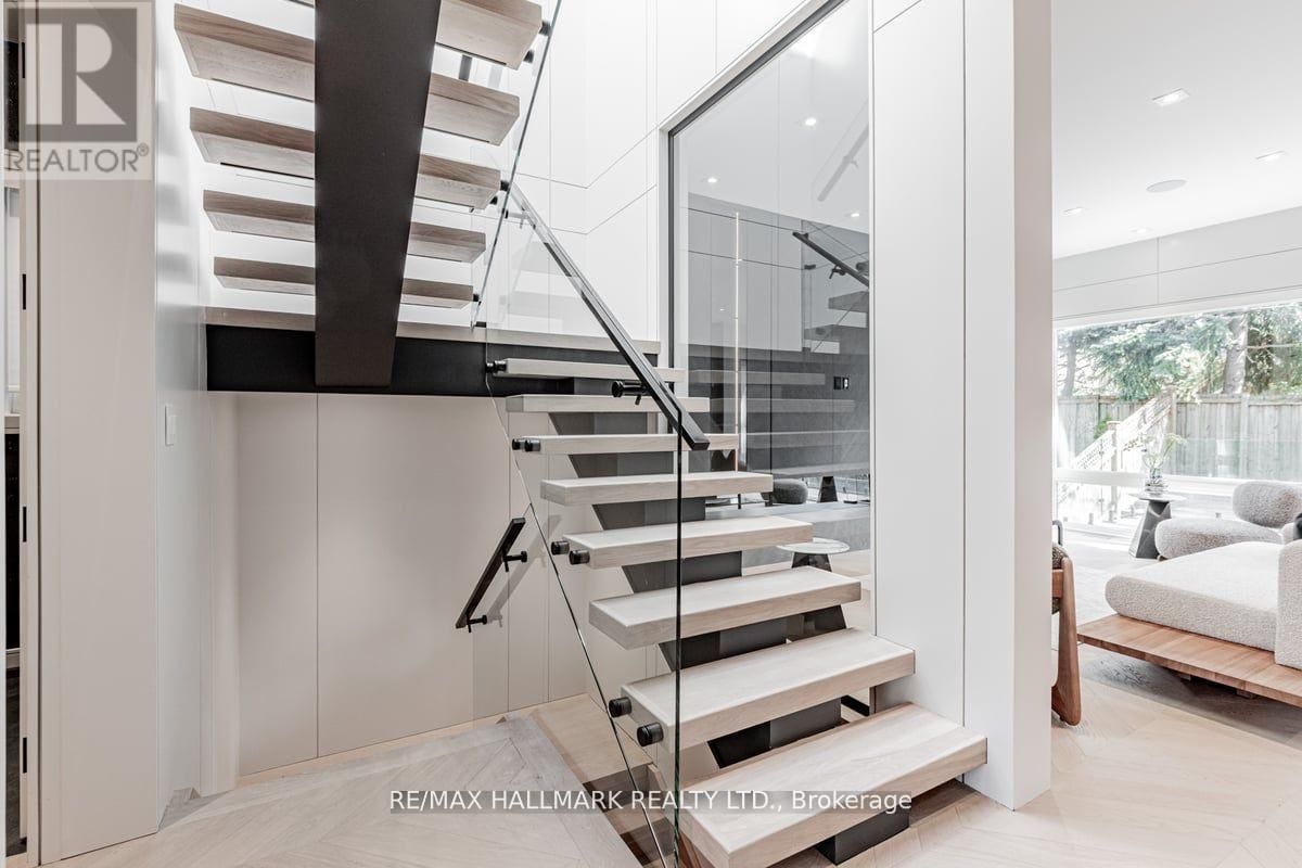37 ROWLEY AVENUE Image 19