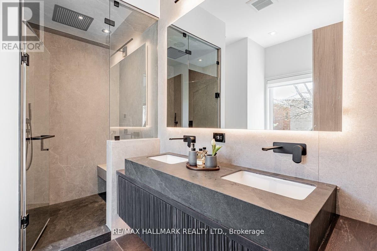 37 ROWLEY AVENUE Image 22