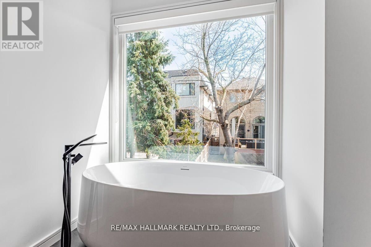 37 ROWLEY AVENUE Image 23
