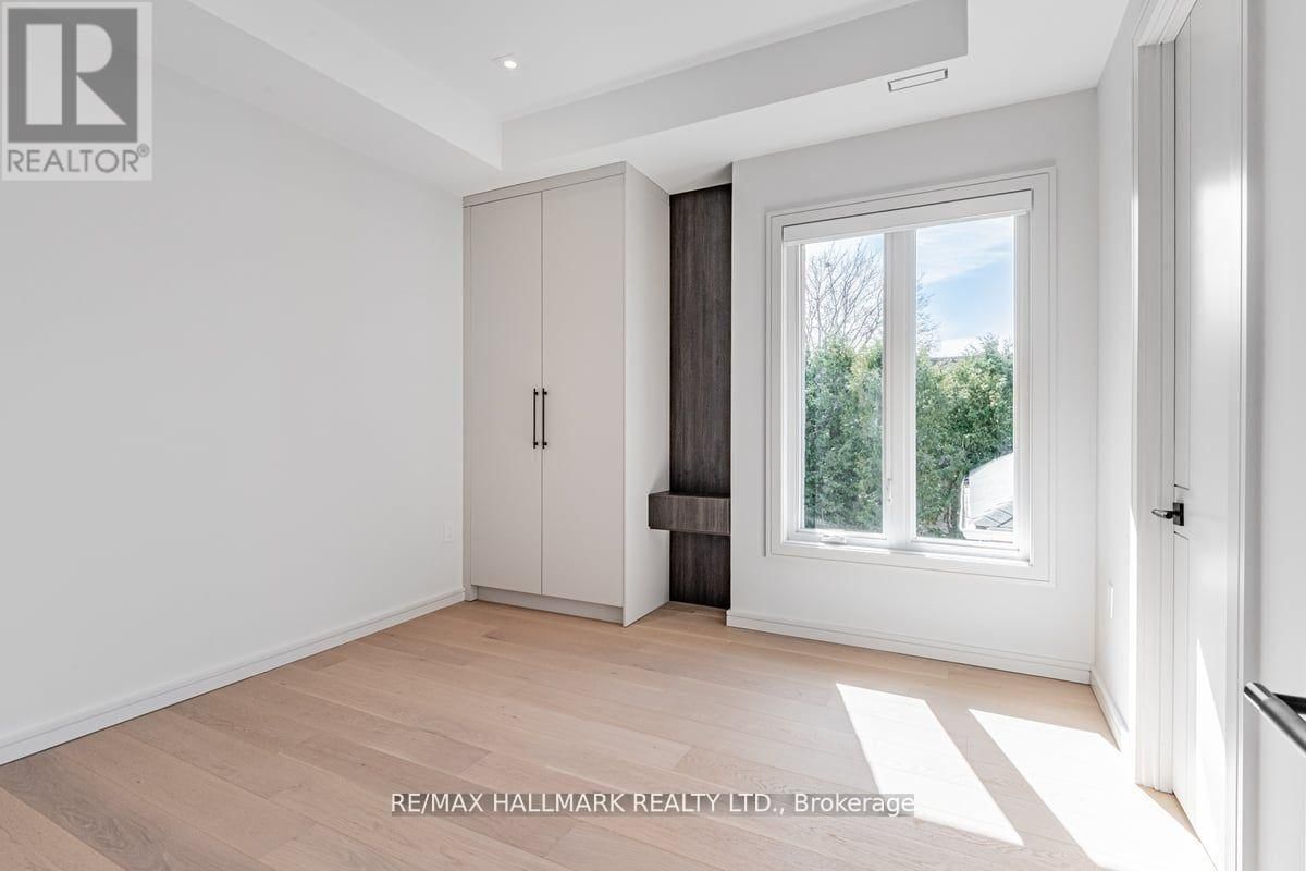 37 ROWLEY AVENUE Image 27
