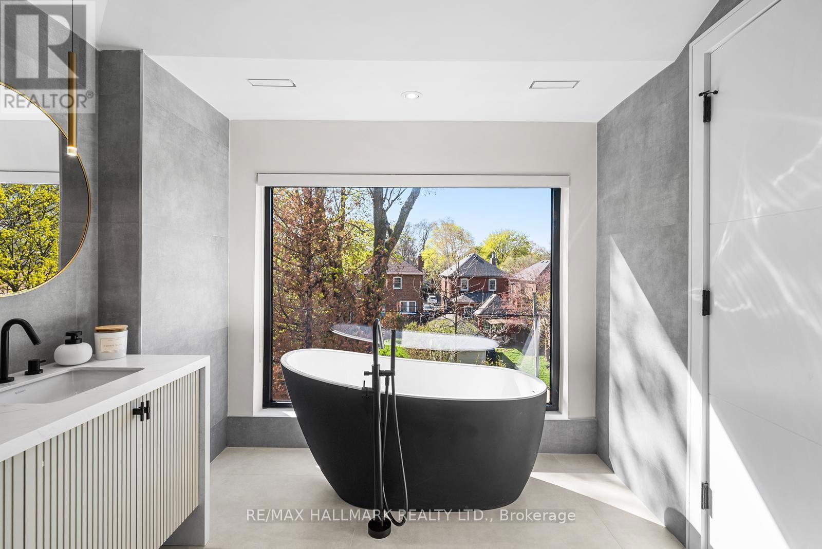 118 AIRDRIE ROAD Image 32