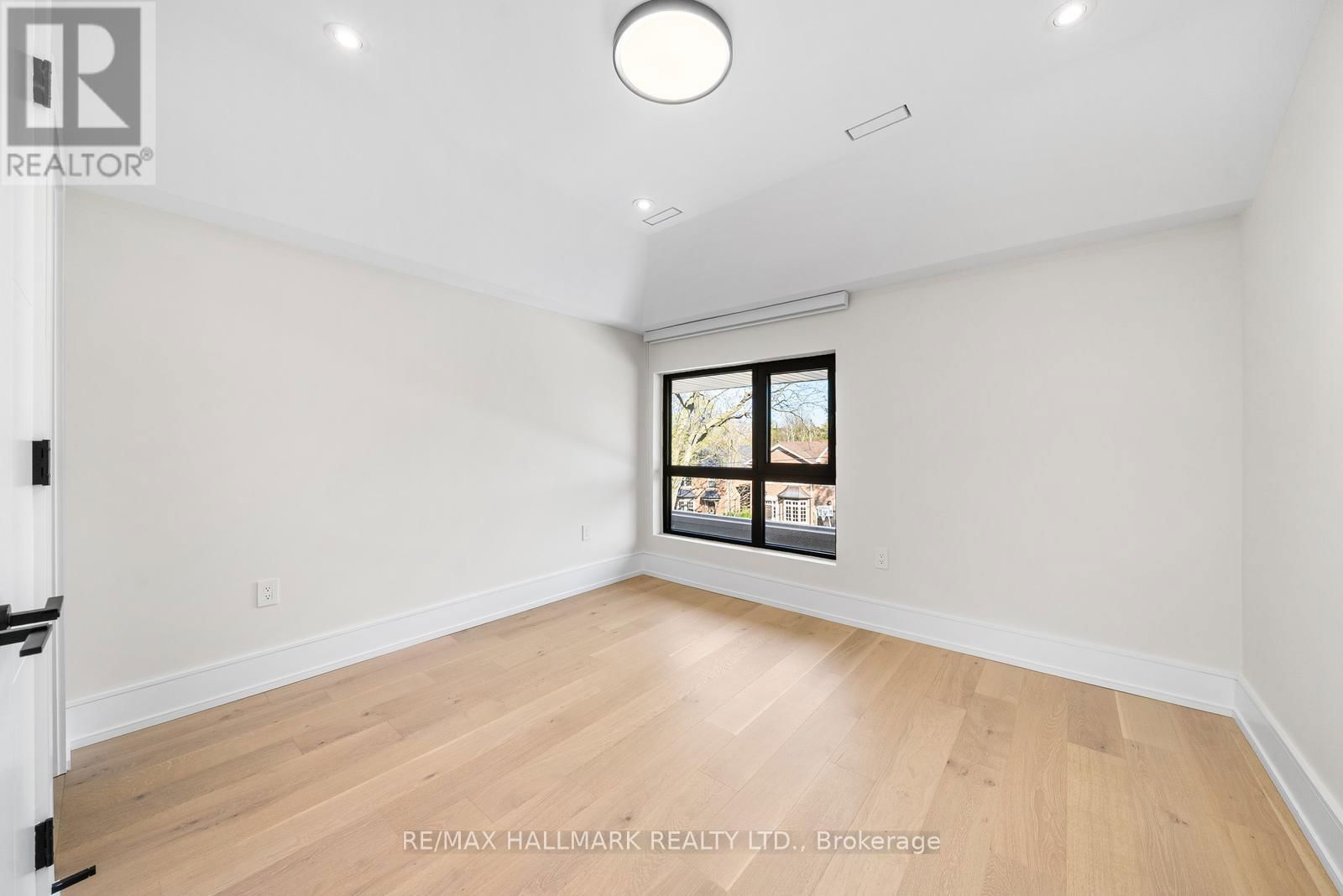 118 AIRDRIE ROAD Image 37