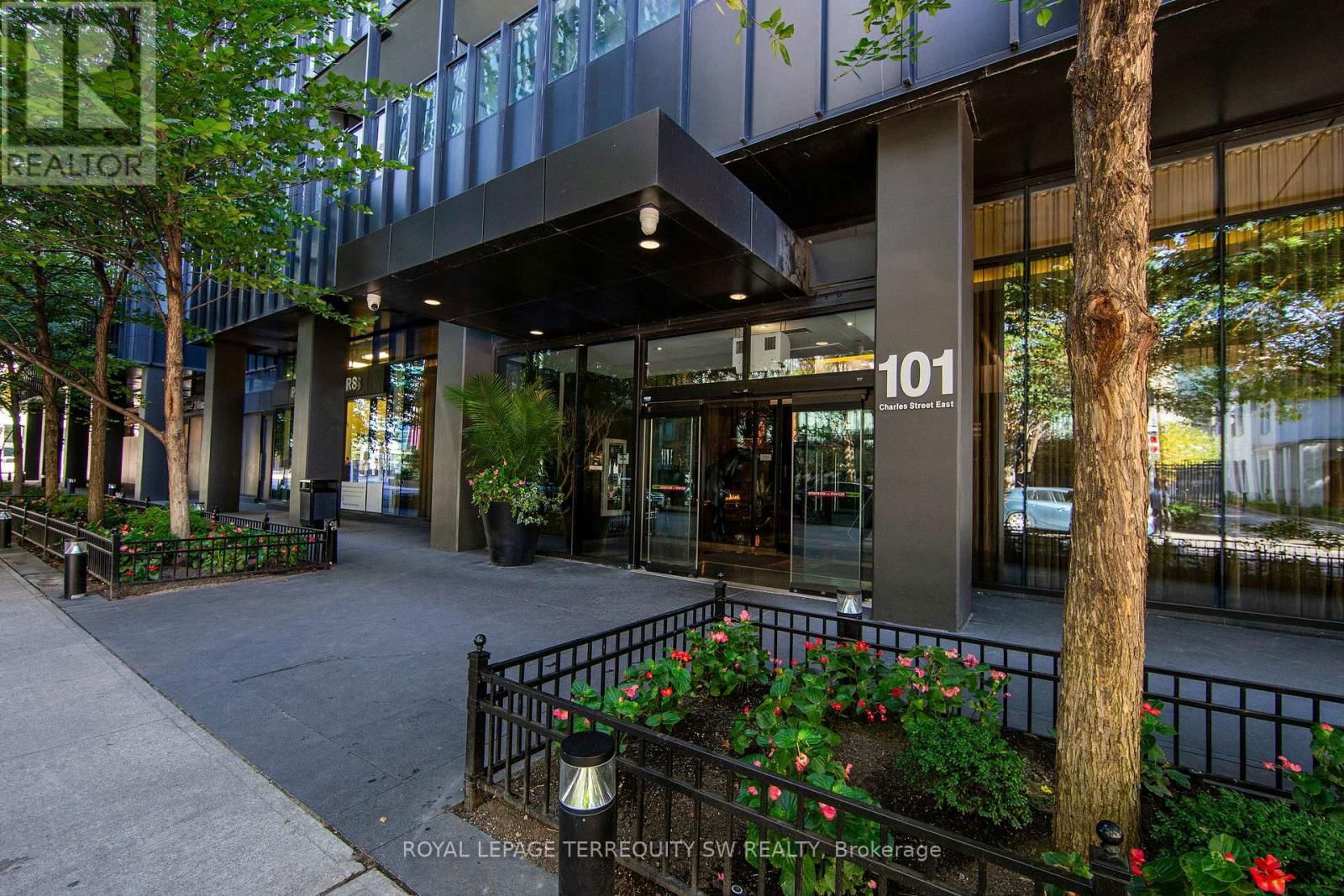4010 - 101 CHARLES STREET EAST Image 2