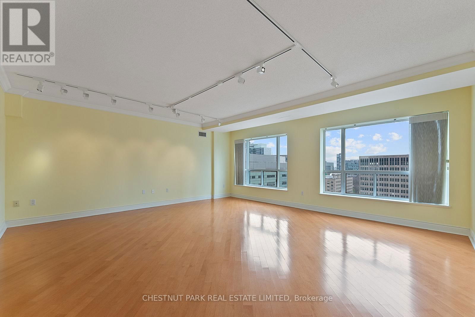 1610 - 889 BAY STREET Image 14