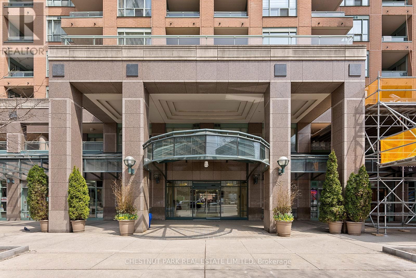 1610 - 889 BAY STREET Image 30